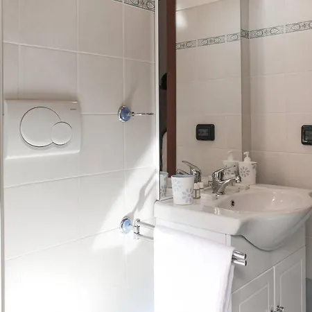 Altido For 2, Near Train Station In Apartamento Sestri Levante